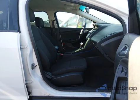 2016 Ford Focus Se z USA, uszkodzony, nr VIN 1FADP3F29GL338020